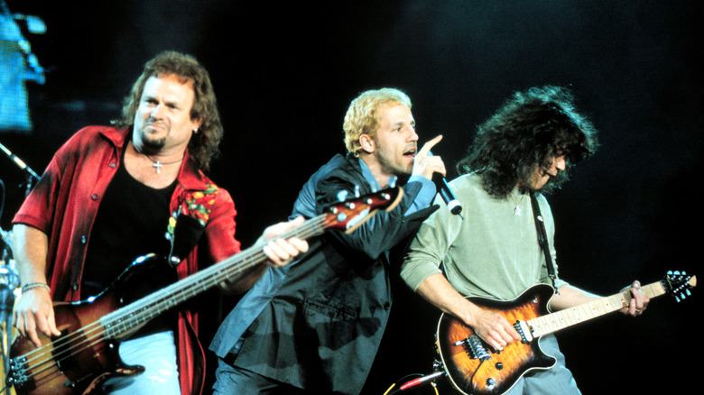 Gary Cherone performing with Van Halen, 1998