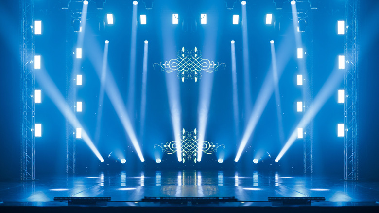 Dramatic stage lighting with several spotlights