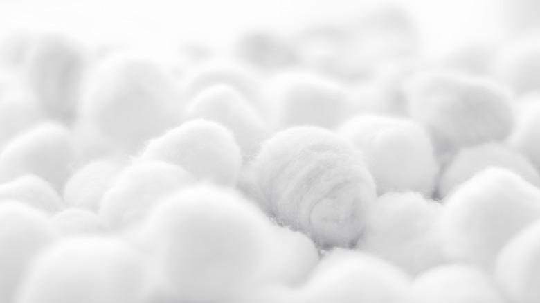 Pile of cotton balls