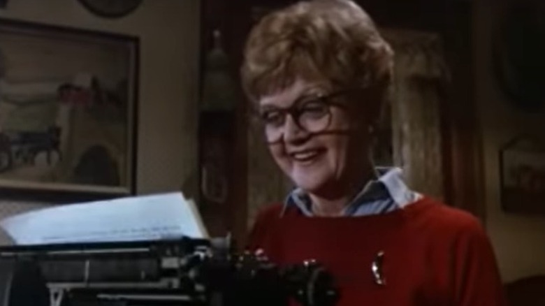 Jessica Fletcher (Angela Lansbury) works at her writing