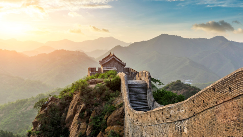 great wall of china at sunset