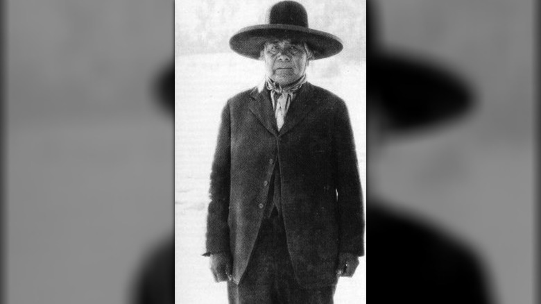 Photo of Wovoka in a wide-brimmed hat