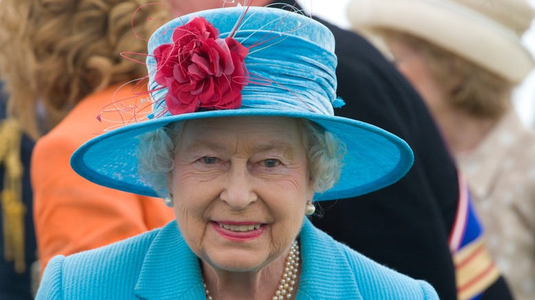 queen Elizabeth II in blue outfit with hat
