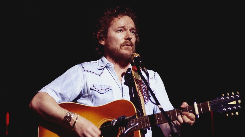 Gordon Lightfoot singing and playing guitar onstage