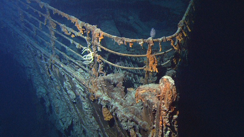 Wreckage of Titanic bow underwater