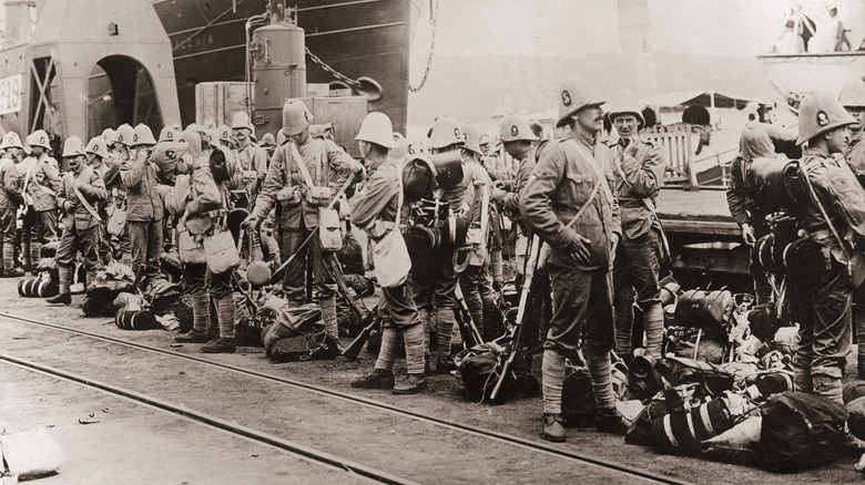 british tropps arriving in south africa during second boer war
