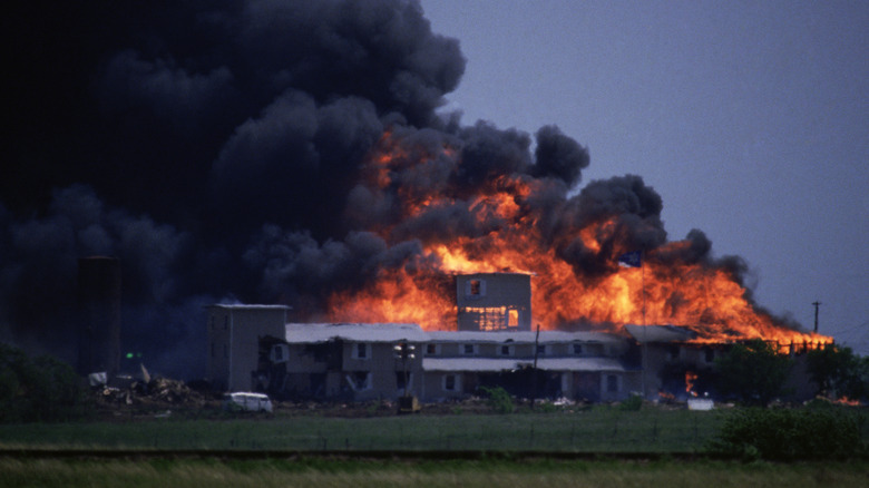 branch davidian compound in flames