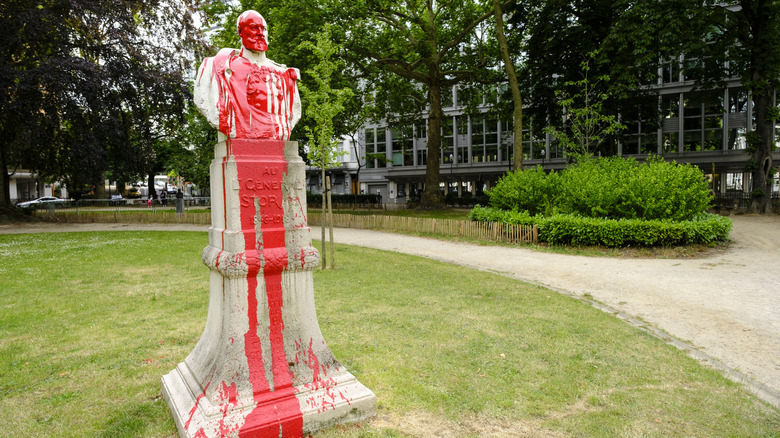 vandalized statue of belgian functionary in congo free state