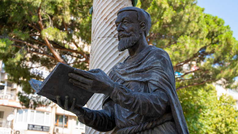 statue of galen in izmir