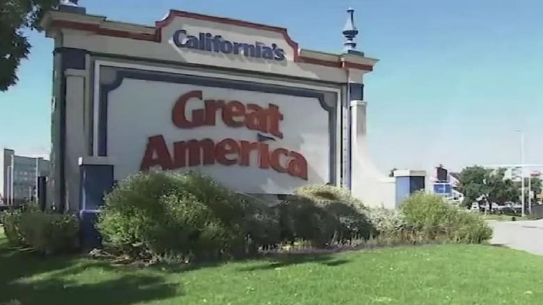 Sign at entrance to Great America
