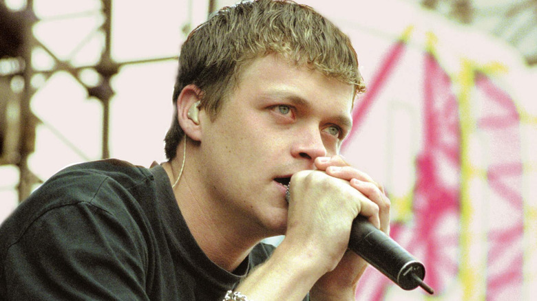 Brad Arnold of 3 Doors Down singing onstage