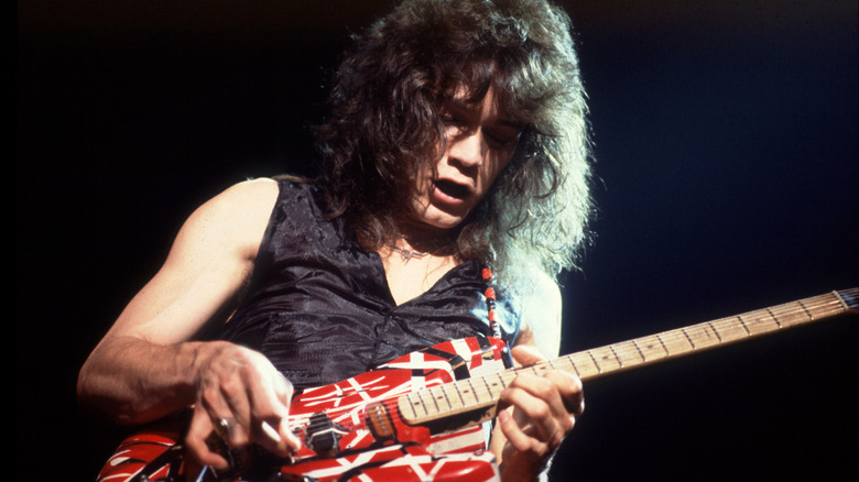 Slash performing live