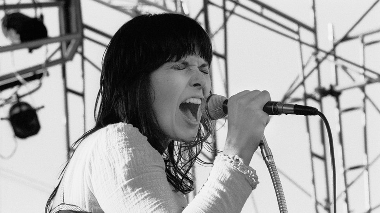 Ann Wilson singing into mic on stage