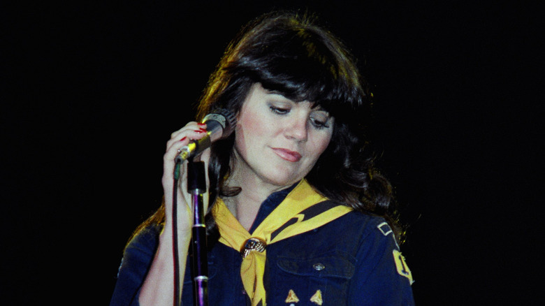 Linda Ronstadt performs on stage