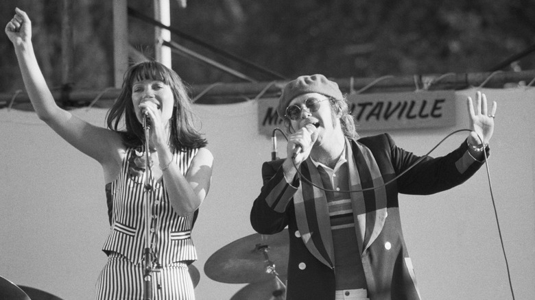 Elton John and Kiki Dee perform together in 1977