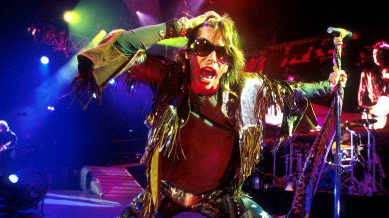 5 Flop Songs From The '00s We Can't Help But Love