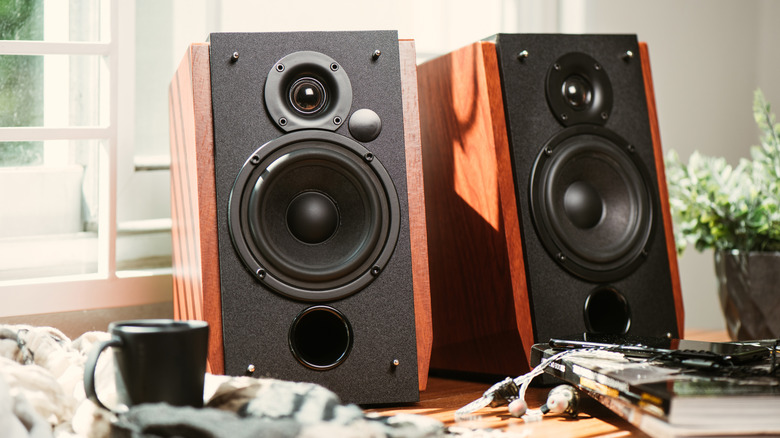 Bookshelf speakers sitting on a table