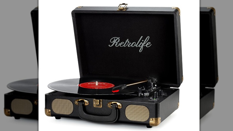 The Retrolife portable turntable