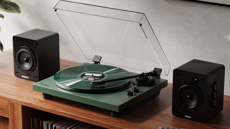 Majority Stylo in British Racing Green
