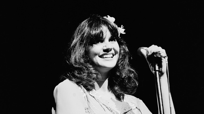 Linda Ronstadt at the microphone