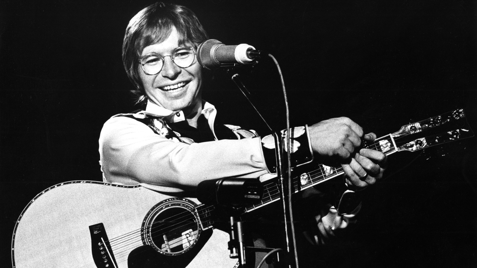 5 John Denver Songs That Prove 1974 Was The Best Year Of His Career