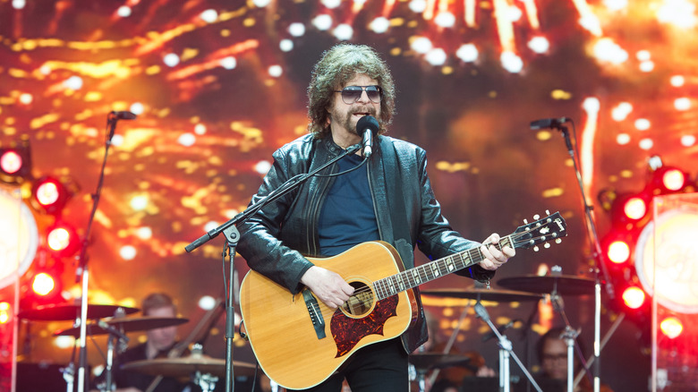Electric Light Orchestra's Jeff Lynne performing at Glastonbury Festival 2016