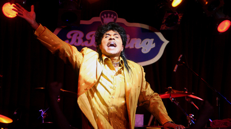 Little Richard waving from the stage