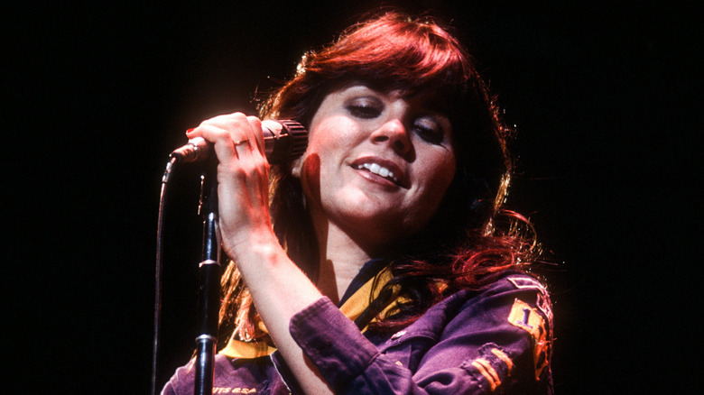 Linda Ronstadt singing onstage in the 1970s