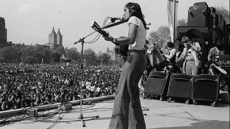 Joan Baez performing live
