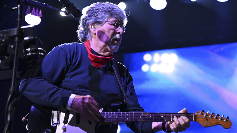 Randy Owen of Alamaba performing live