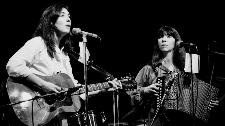 Kate and Anne McGarrigle performing on stage