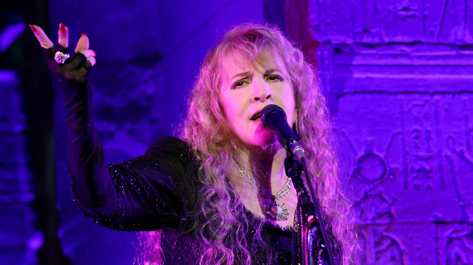 5 Stevie Nicks Love Songs That Are Wedding-Safe