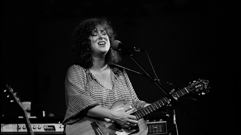 Ellen McIlwaine onstage with guitar