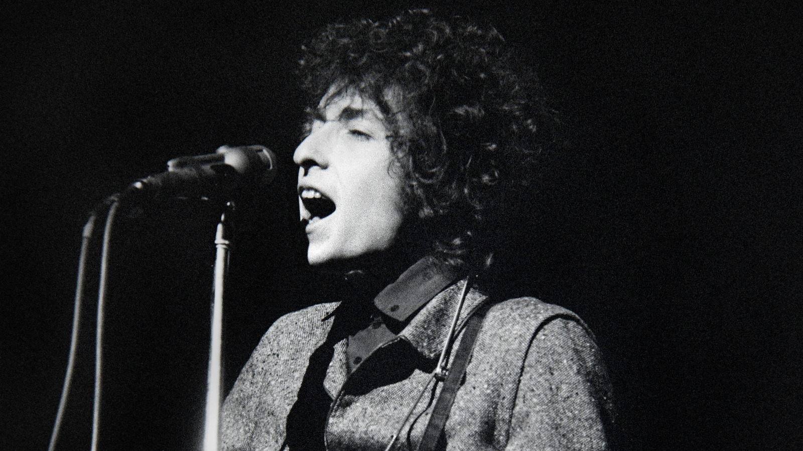 61 Years Ago Today, A Folk Rock Legend Released The Album That Took The Genre Somewhere Totally New