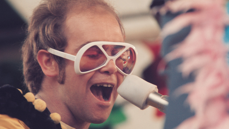 Elton john at piano wearing sunglasses