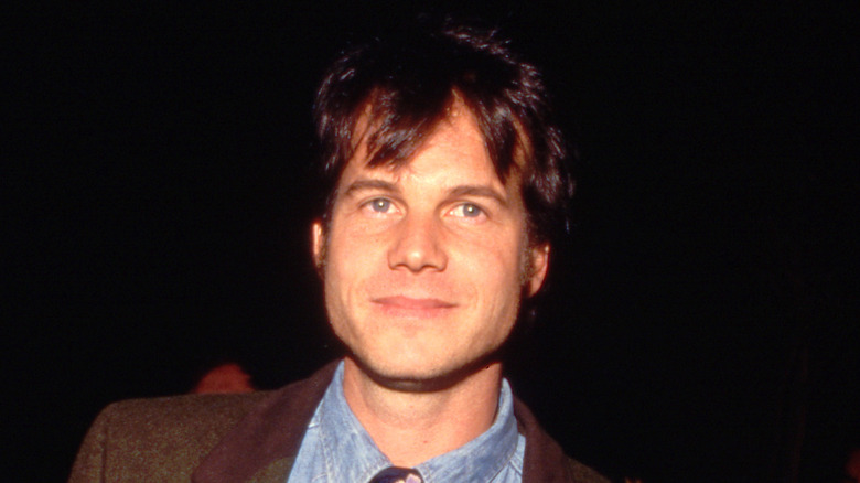 Bill Paxton smirking with messy hair