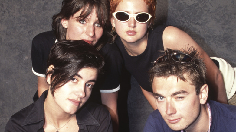 Elastica pushes heads together