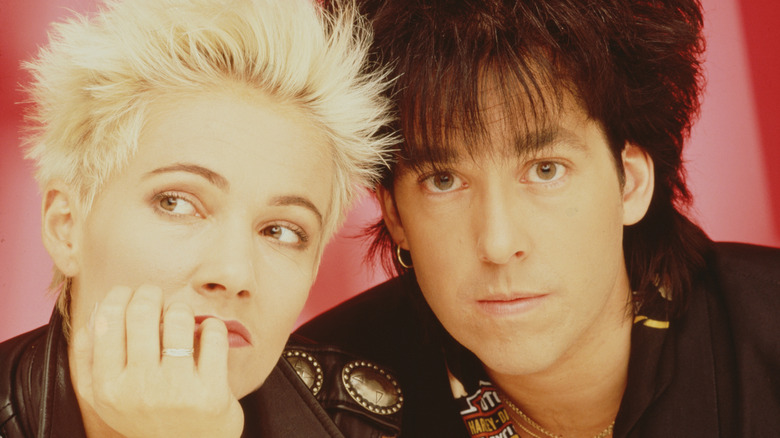 Roxette with heads close together