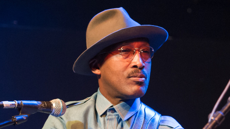 D'Wayne Wiggins onstage in hat