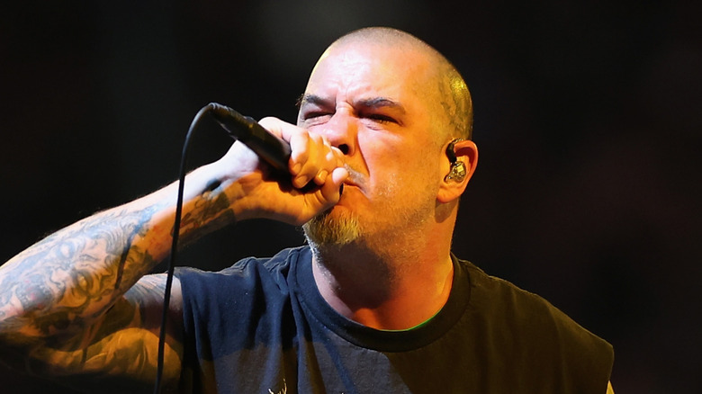 Phil Anselmo angrily singing onstage