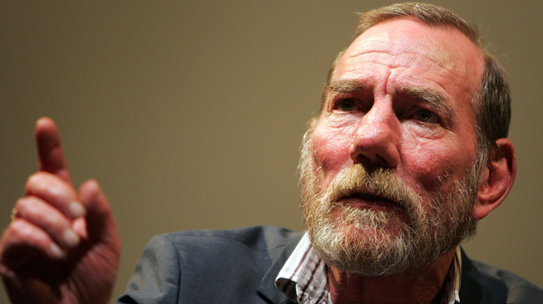 Pete Postlethwaite pointing in 2008