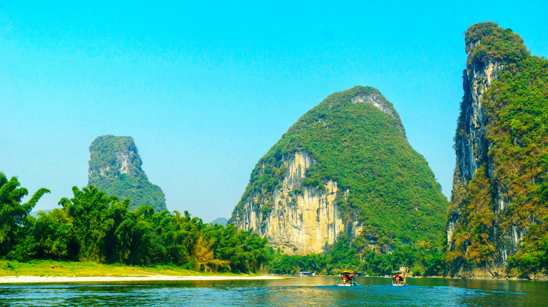 Yi River flowing in region