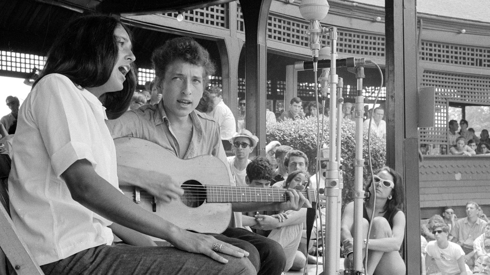 Joan Baez and Bob Dylan performing together