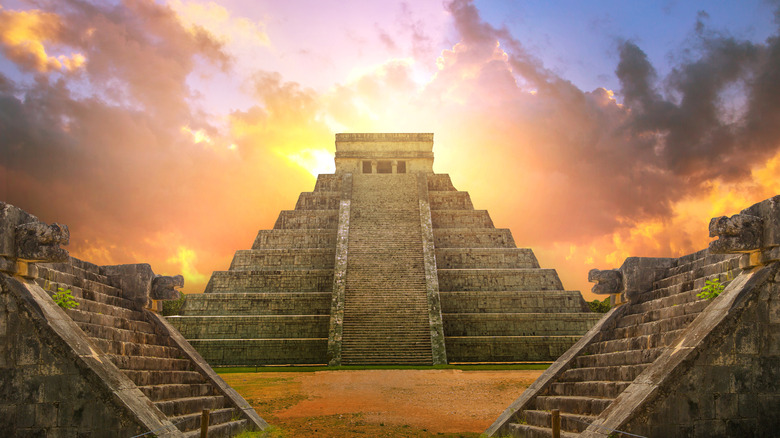 Mayan pyramid 