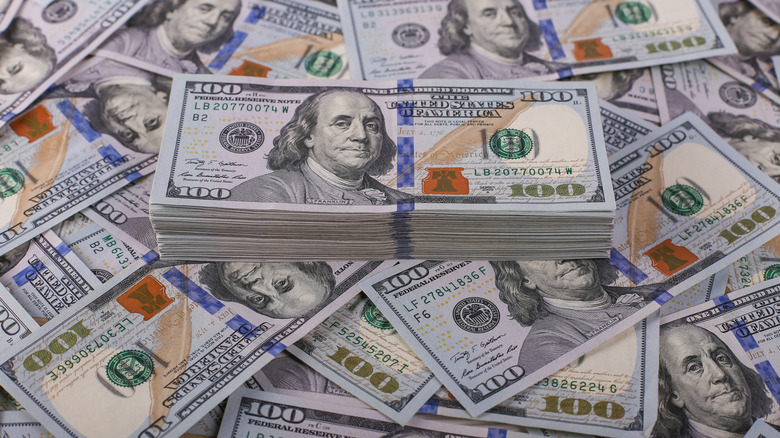 one million dollars one hundred banknotes