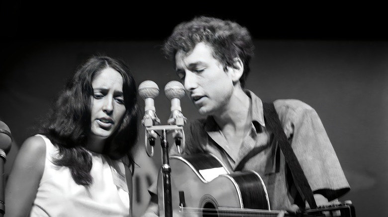 Joan Baez and Bob Dylan playing