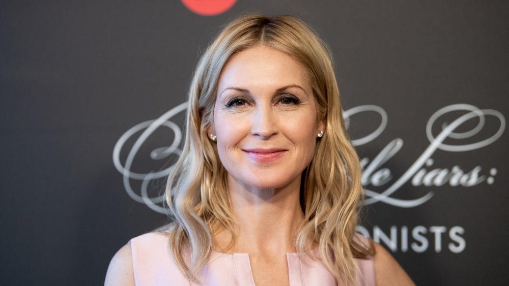 Kelly Rutherford smiling in pink dress at event