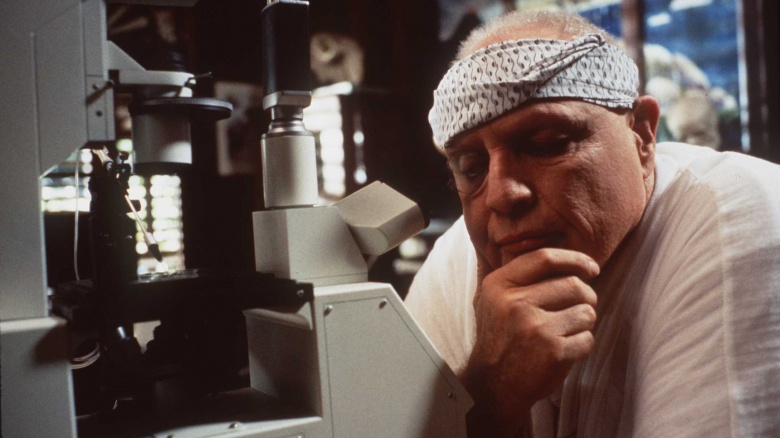 marlon brando with hand on chin