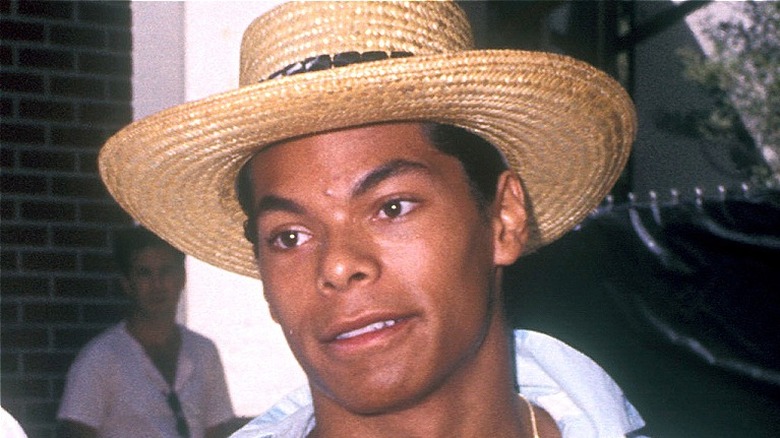 marcus chong showing teeth straw hat