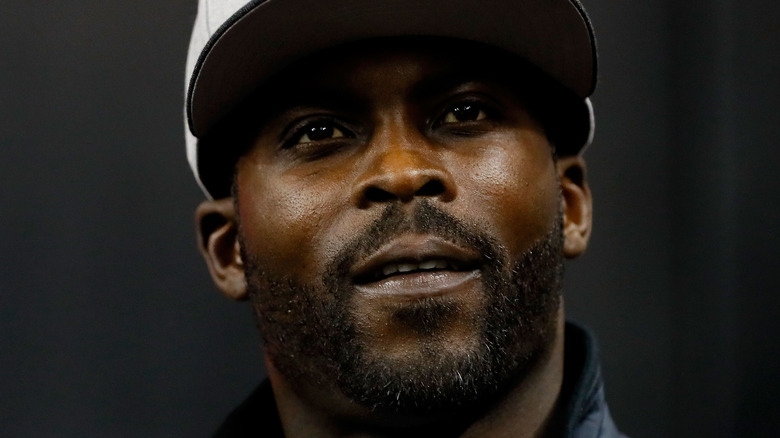 michael vick wearing a falcons hat